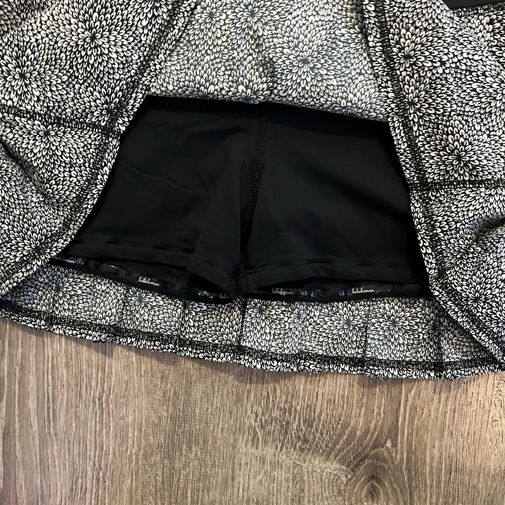 Lululemon Pace Setter Skirt *4-way Stretch Plush Petal Black Ghost / Black - Picture 6 of 9